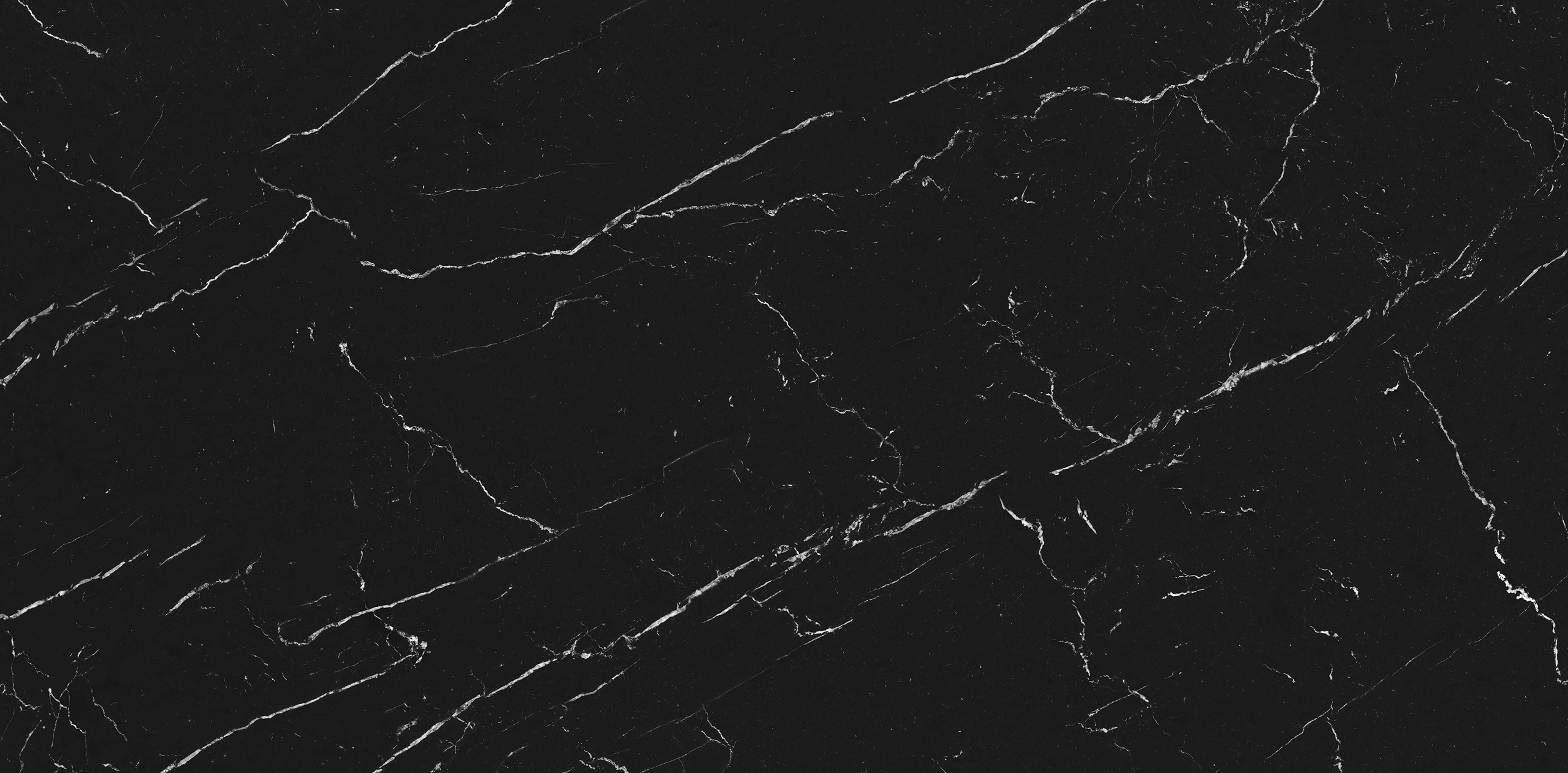 Czarny spiek kwarcowy z żyłką na blaty kuchenne, ścianę dekoracyjną, posadzki lub schody – Neolith Nero Marquina – Spiek Neolith odnajdzie szczególne zastosowanie we wnętrzach nowoczesnych i glamour